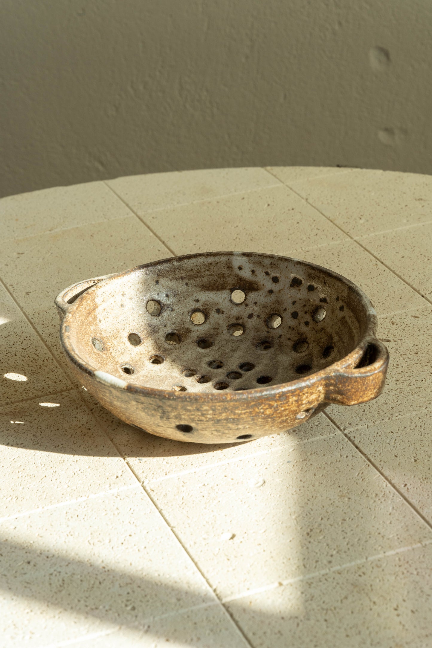 White + Brown Colander