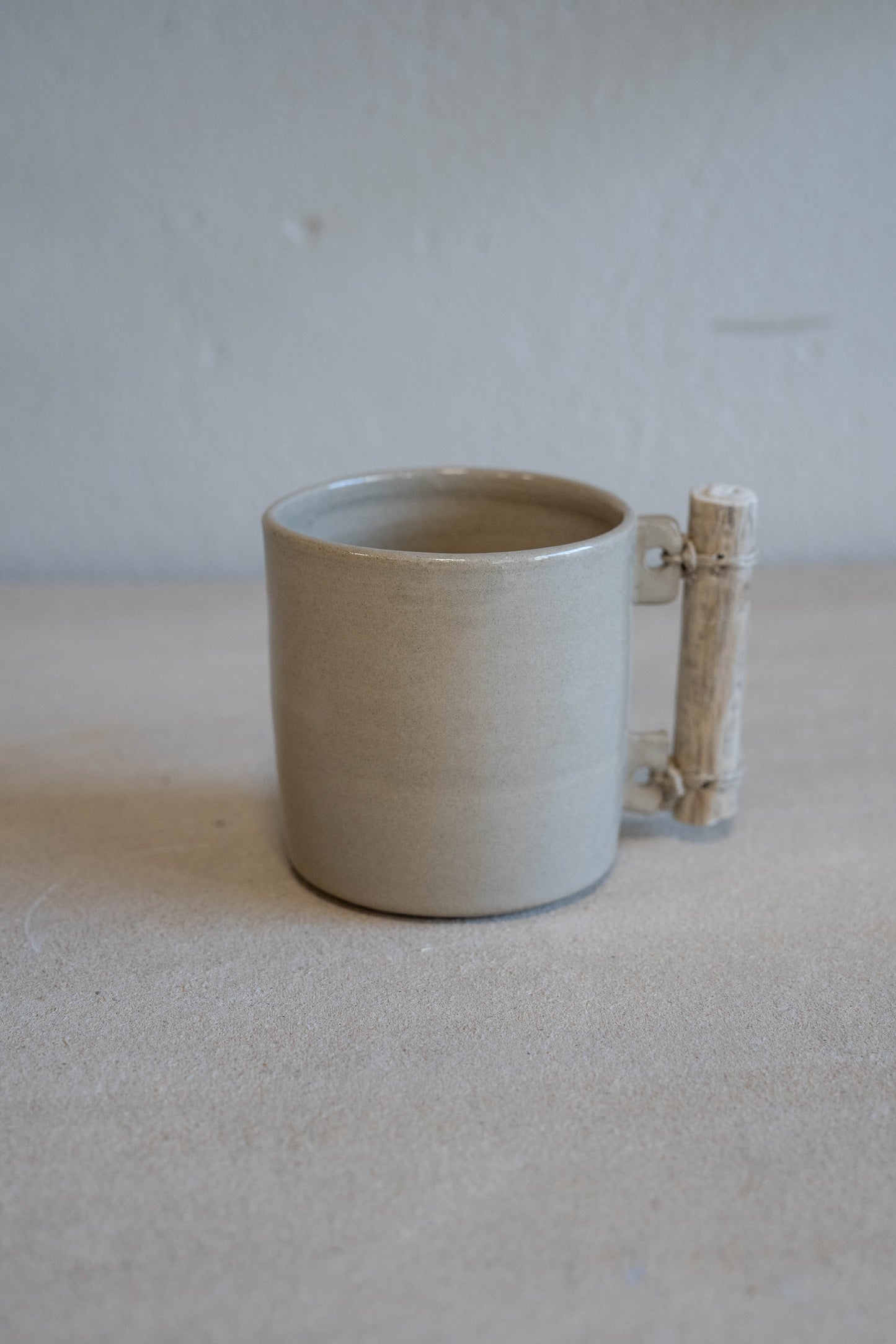 Mug in Sand + wooden handle